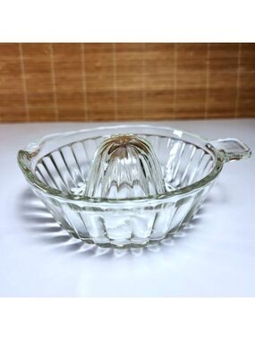 Vintage Glass Juicer Deep Clear Ribbed Reamer Citrus Thumb Handle L15